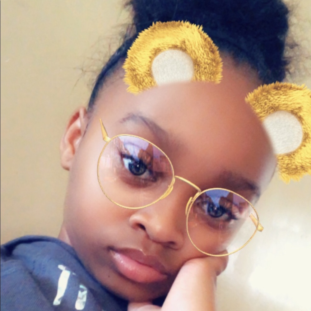 Meet your Posher, Je'lena